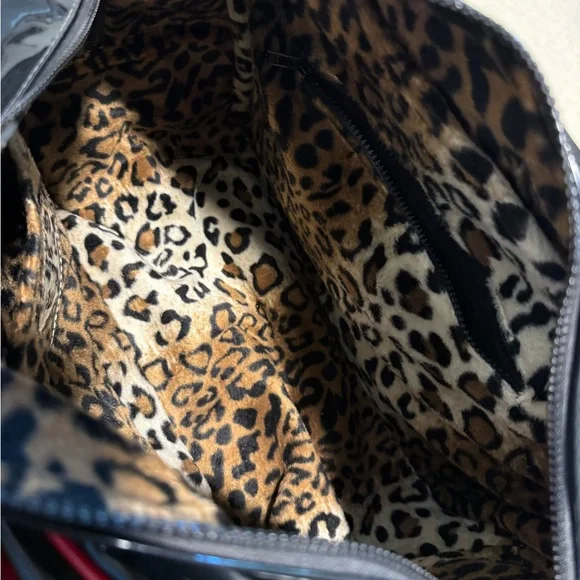 TROPHY QUEEN ~ Weekener Bag - Picture 3 of 6